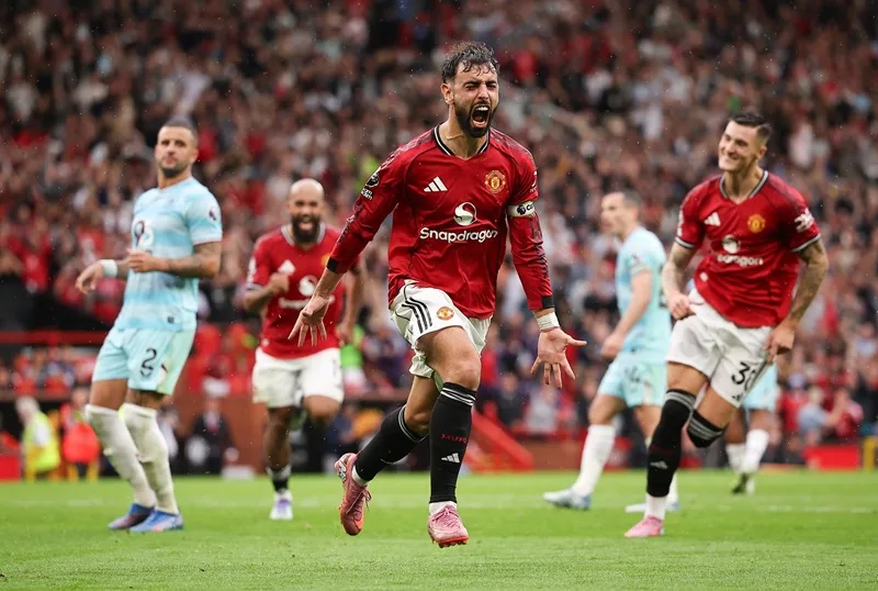 bruno fernandes da vi tri nao vai tro thu linh tai man utd