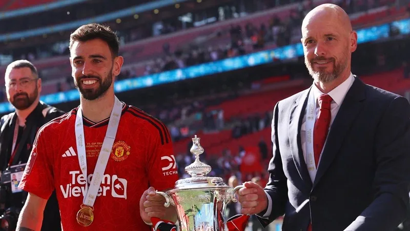 bruno fernandes da vi tri nao vai tro thu linh tai man utd