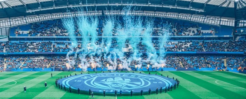 Biểu tượng màu xanh da trời đầy kiêu hãnh của nửa xanh thành Manchester.