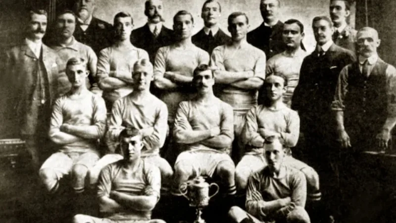 Cột mốc lịch sử năm 1894 khi đội bóng chính thức đổi tên thành Manchester City FC.