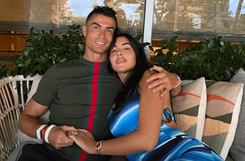 Georgina Rodríguez là điểm tựa vững chắc, chăm sóc chu toàn cho các con của Ronaldo.